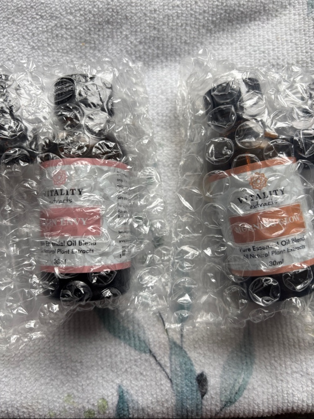 Brand new in sealed bubble pack Vitality Extracts Skin Envy and Morning Glow